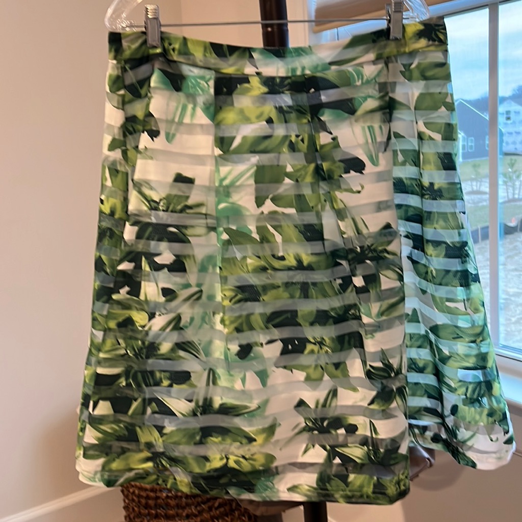 Beautiful Multi Shade Green And White Skirt